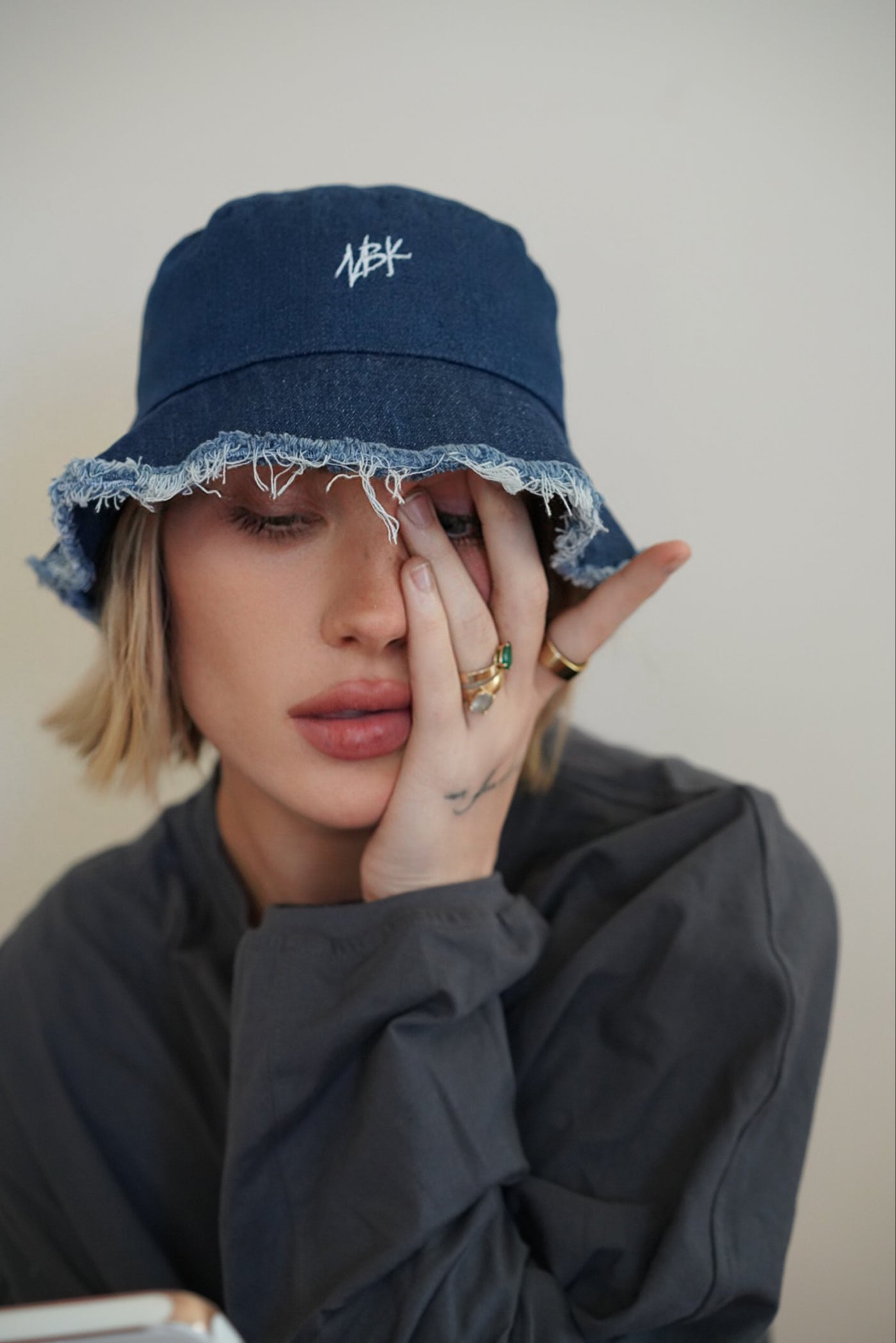 THE 90s DENIM BUCKET HAT