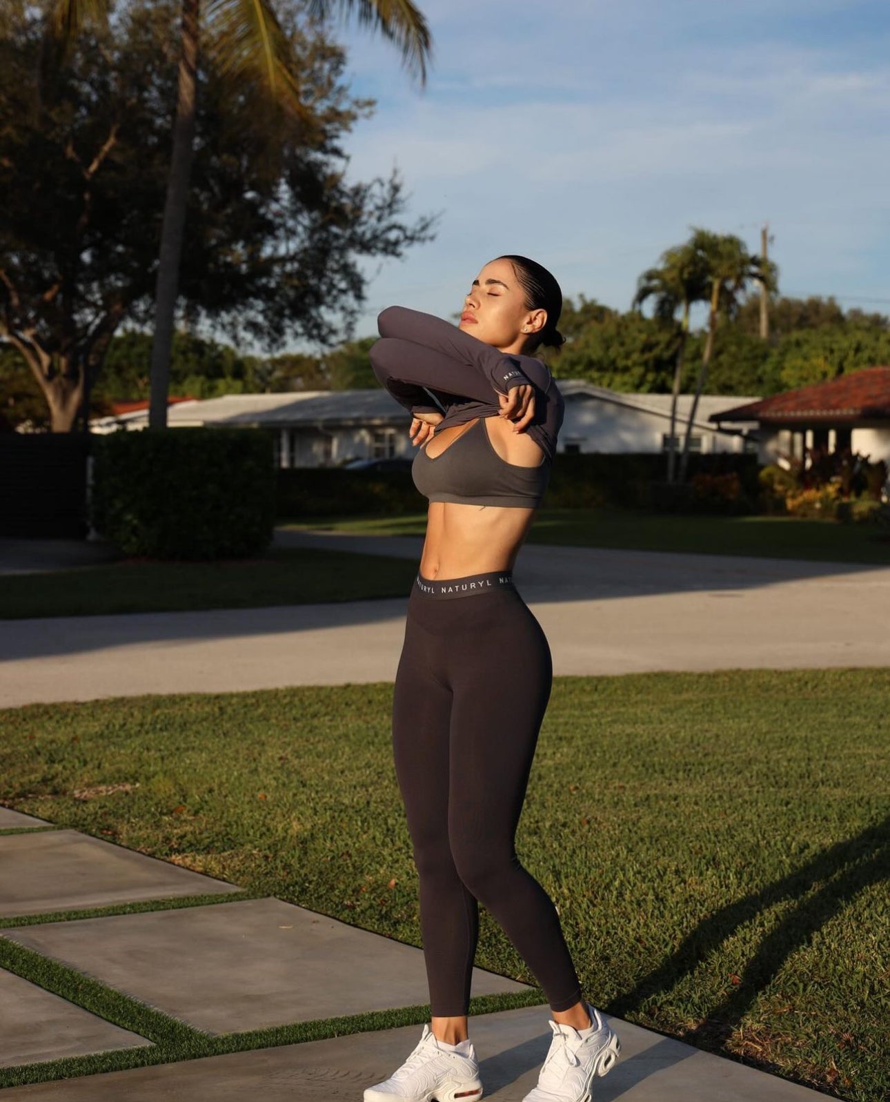 THE SOFT SCULPT LOUNGE LEGGINGS · NATURYL