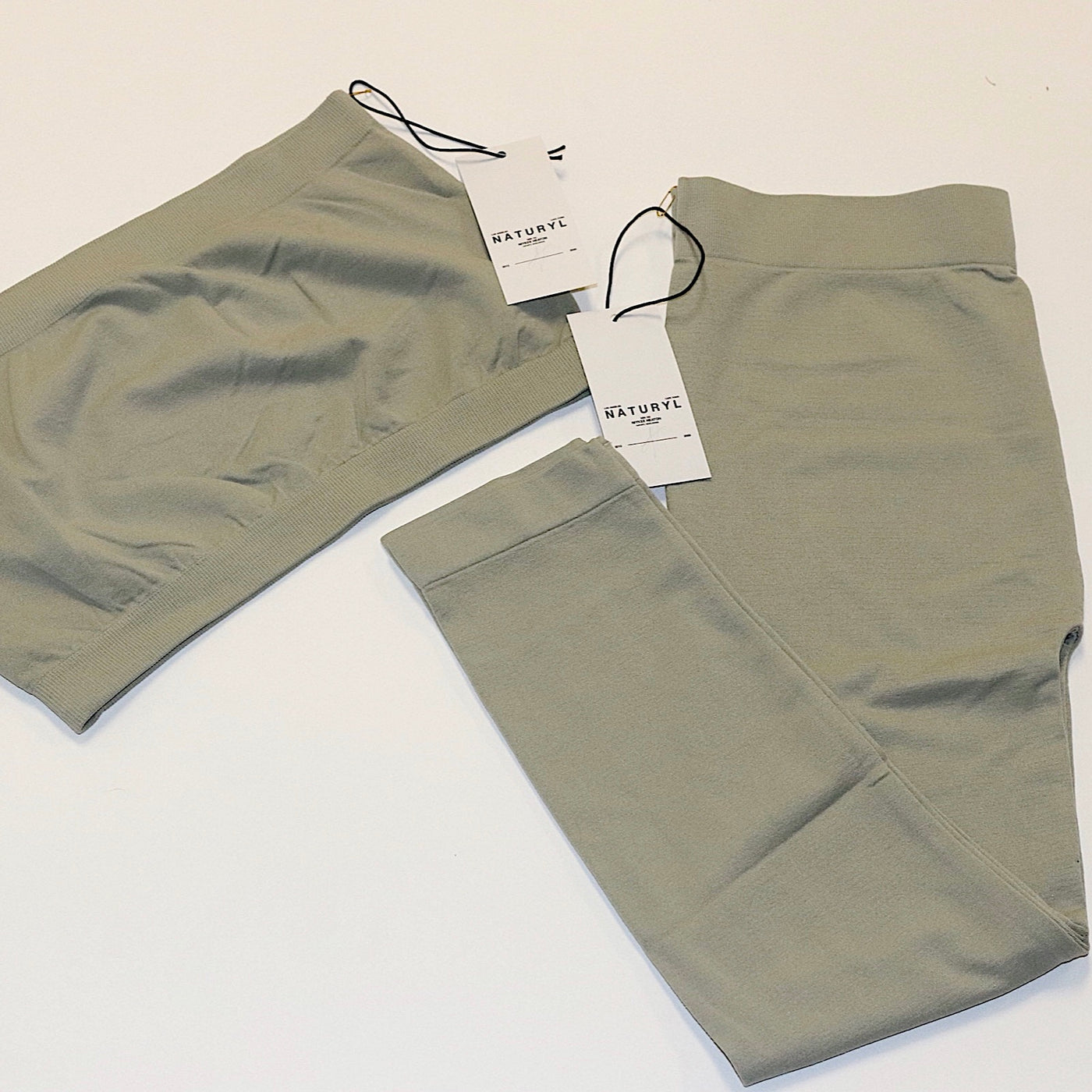 THE SEAMLESS SET