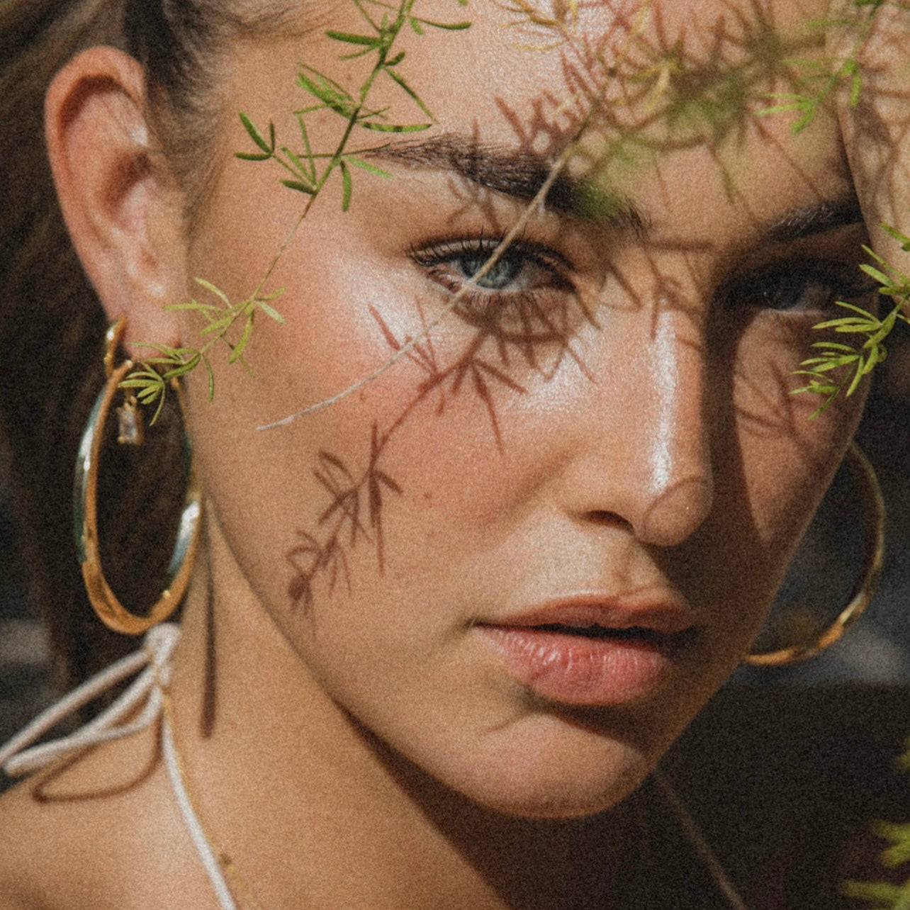 THE MINIMALIST TWIST HOOPS