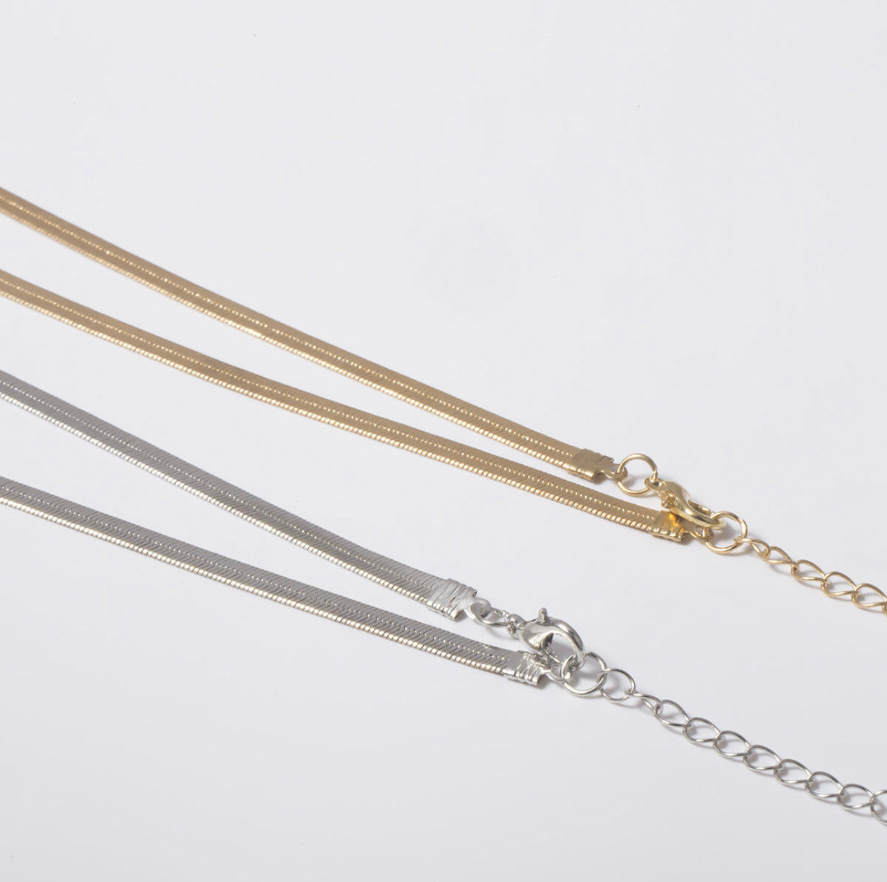 THE NATURYL SNAKE CHAIN