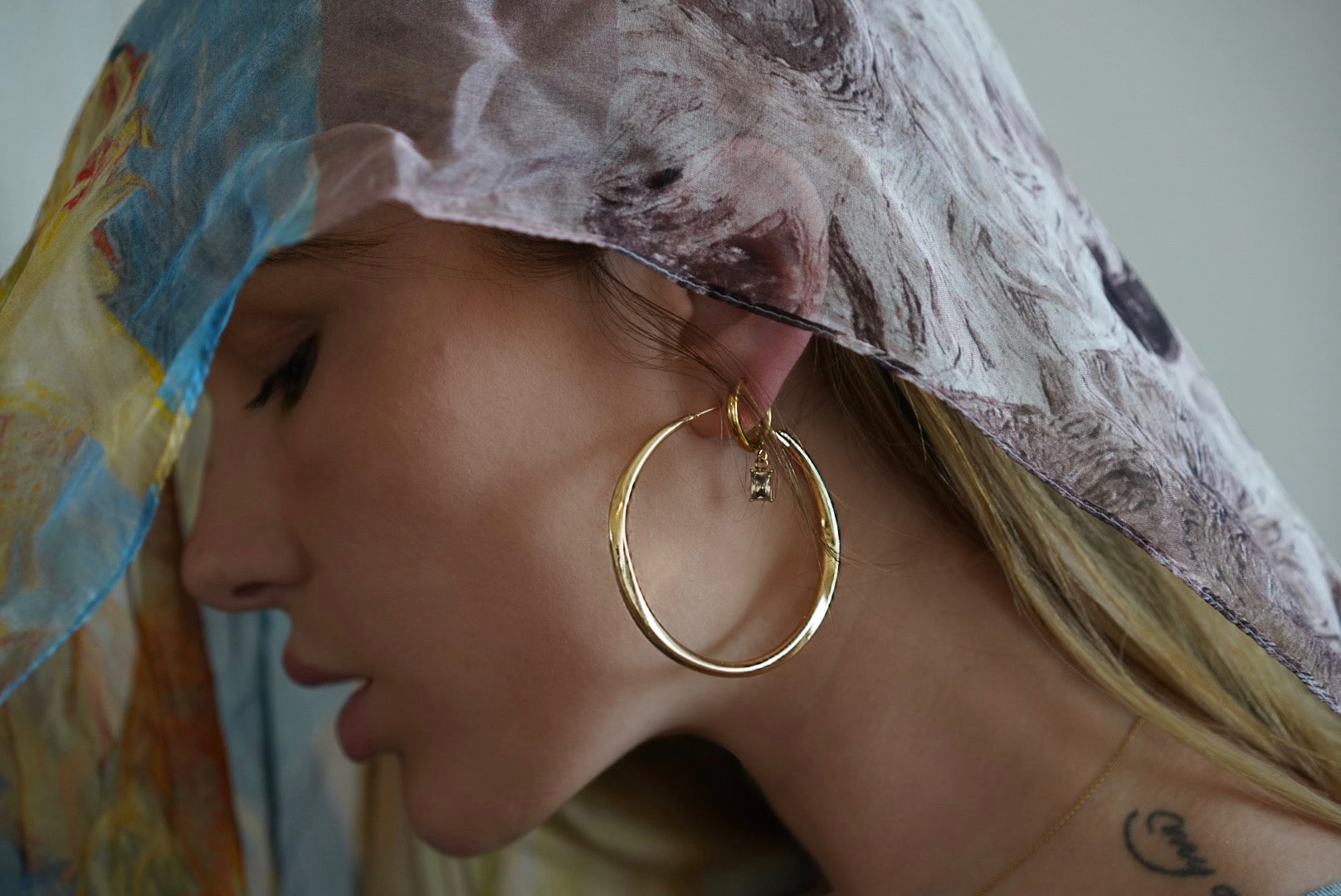 THE MINIMALIST TWIST HOOPS