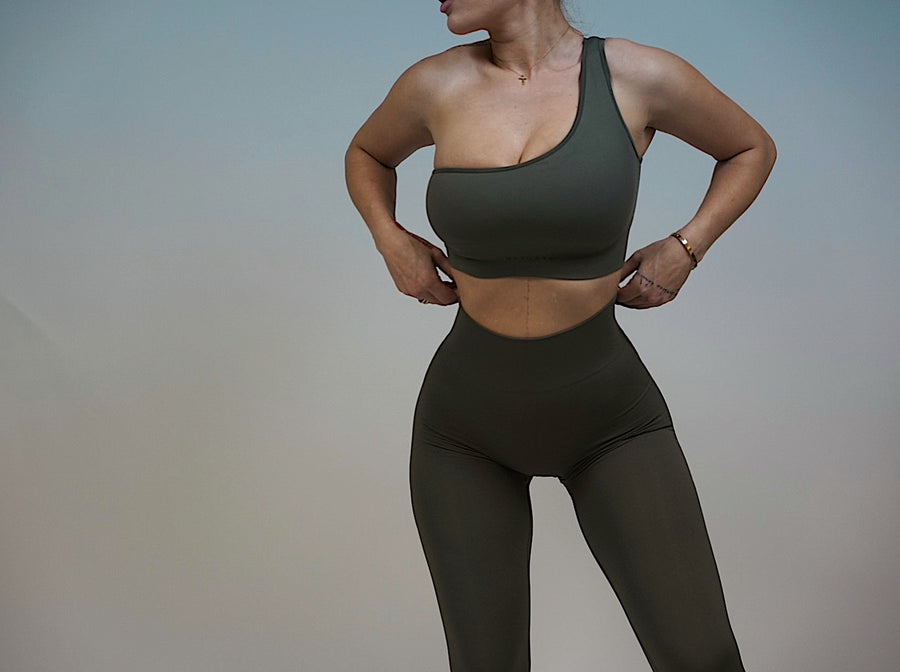 THE ESSENTIAL RIBBED SET