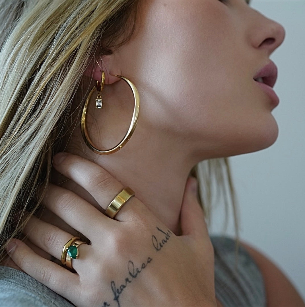 THE MINIMALIST TWIST HOOPS